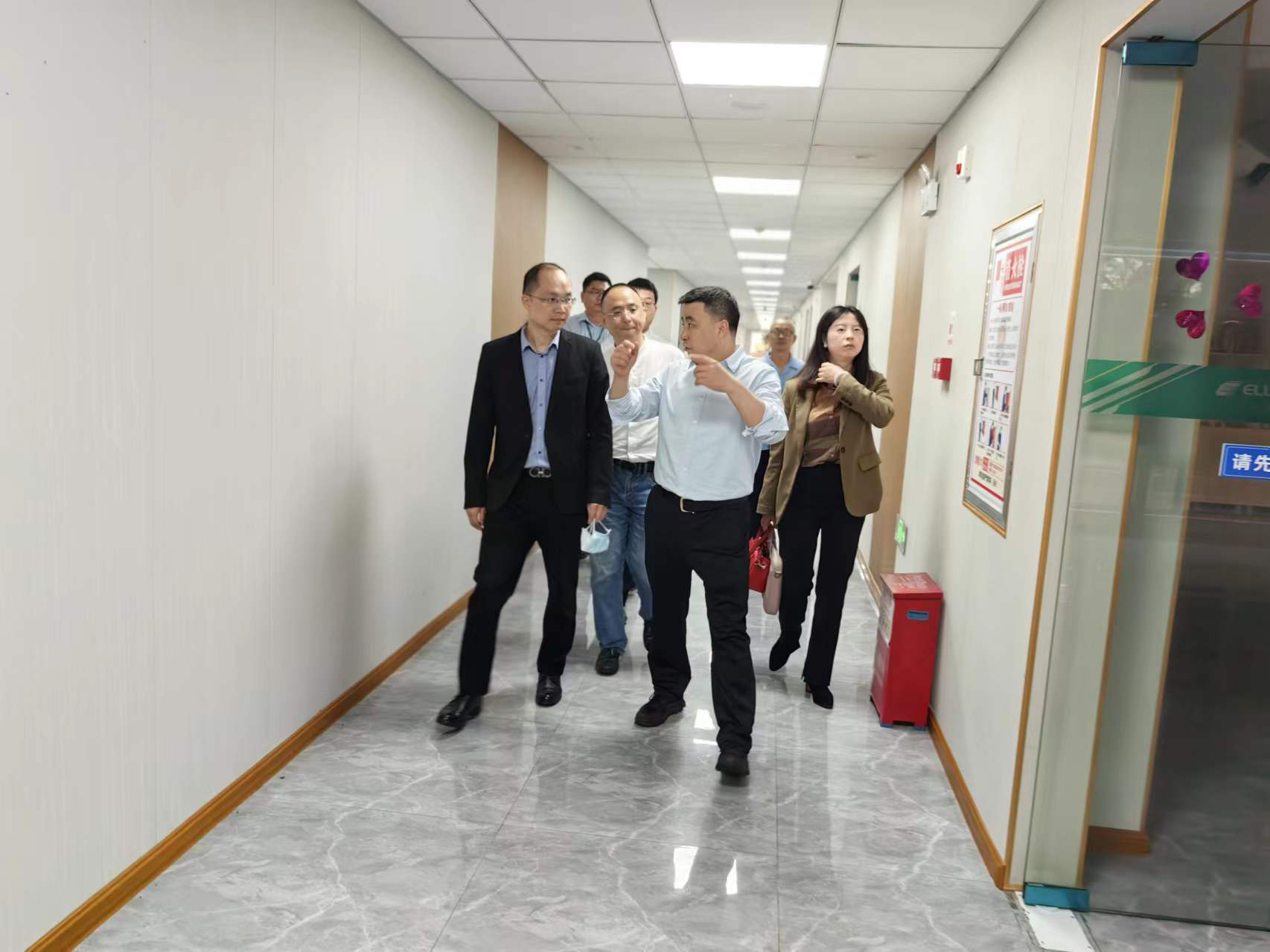 節(jié)后慰問暖人心 | 九洲集團黨委書記、董事長楊保平一行慰問依頓電子全體員工 